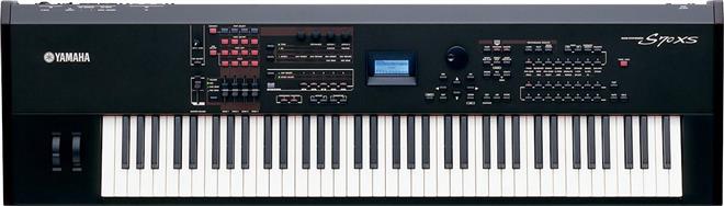 YAMAHA S70 XS synthesizer 