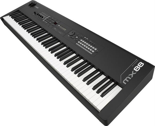 YAMAHA MX88 synthesizer